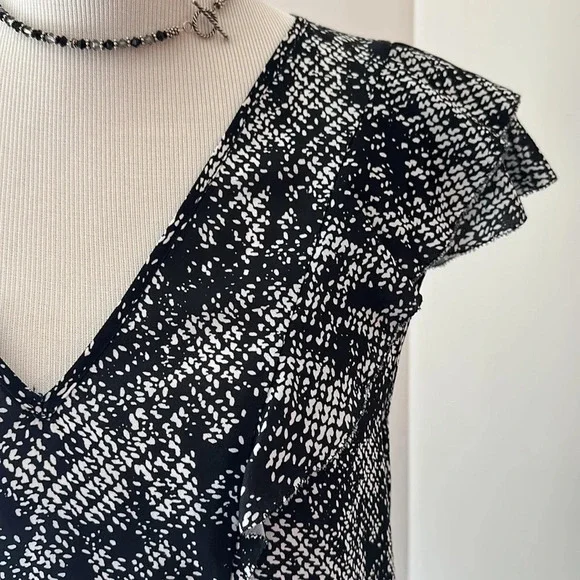 Parker Ruffle Sleeveless Black & White Blouse, Size Small, NWT - Picture 4 of 9
